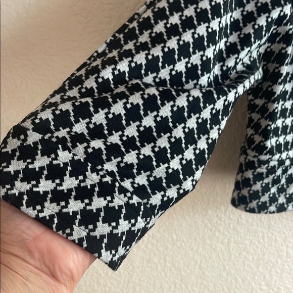 R & M Richards Black and White Cropped Blazer - Picture 4 of 10